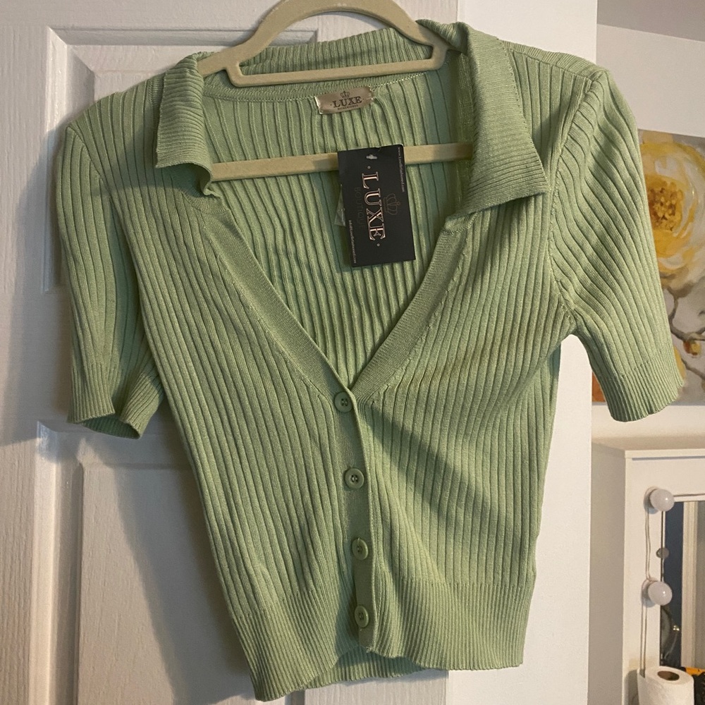NWT Luxe Boutique sweater collar crop top